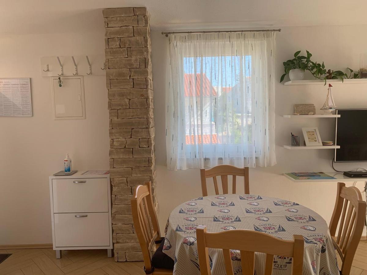 Apartment Klara Крк Екстер'єр фото
